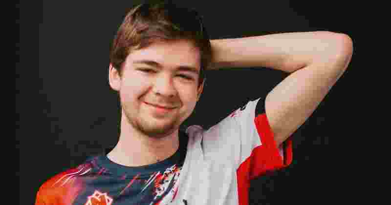 英雄联盟前职业选手无状态Cool发庆祝六一微博，疑似暗讽UZI，被粉丝怒喷